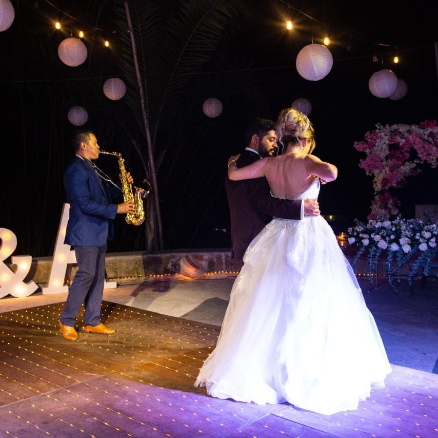 Saxofón en boda de noche