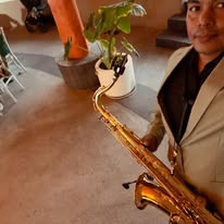Aleicy con saxofón